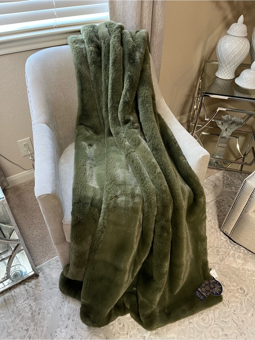 1-RACHEL ROY NWT GREEN RABBIT FAUX FUR LUXURY THROW BLANKET